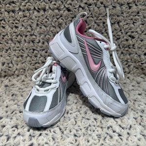 NIKE T-Run 4 Girls Sneaker. Brand New US 1Y EUR 32 UK 13.5 White/Pink/Silver
